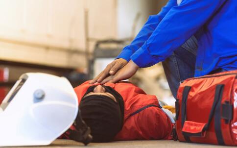 中风后如何急救 把握黄金3小时 中风后如何急救 中风后怎么进行急救 中风的症状有哪些