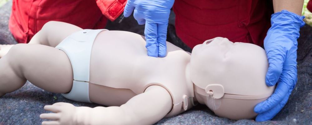 低血糖晕倒了要如何急救 低血糖调理方法 低血糖晕倒了要如何急救 低血糖的急救方法有哪些 低血糖患者要如何调理